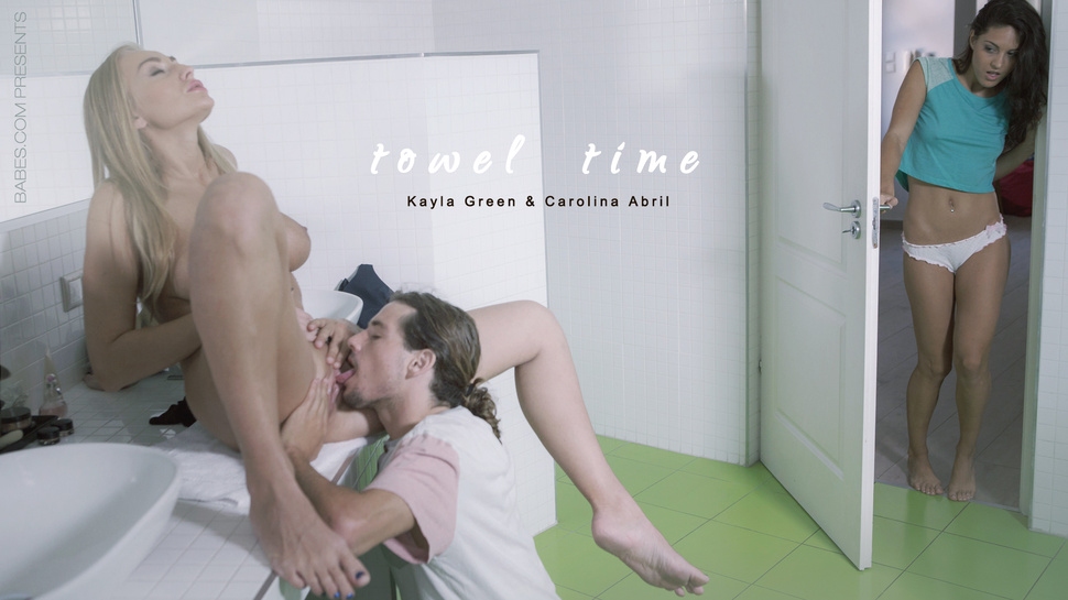 Carolina Abril, Kayla Green: Towel Time HD 1080p